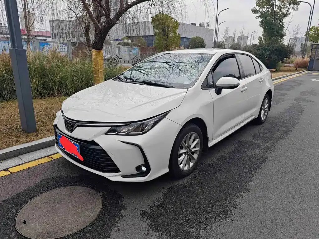 Toyota Corolla 2023 из CN, фото 1