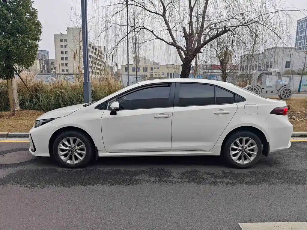 Toyota Corolla 2023 из CN, фото 9