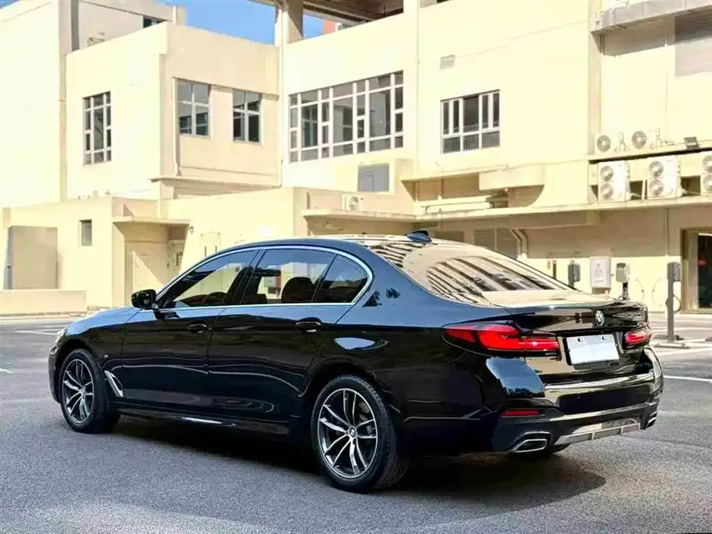 BMW 5 Series — фото 5