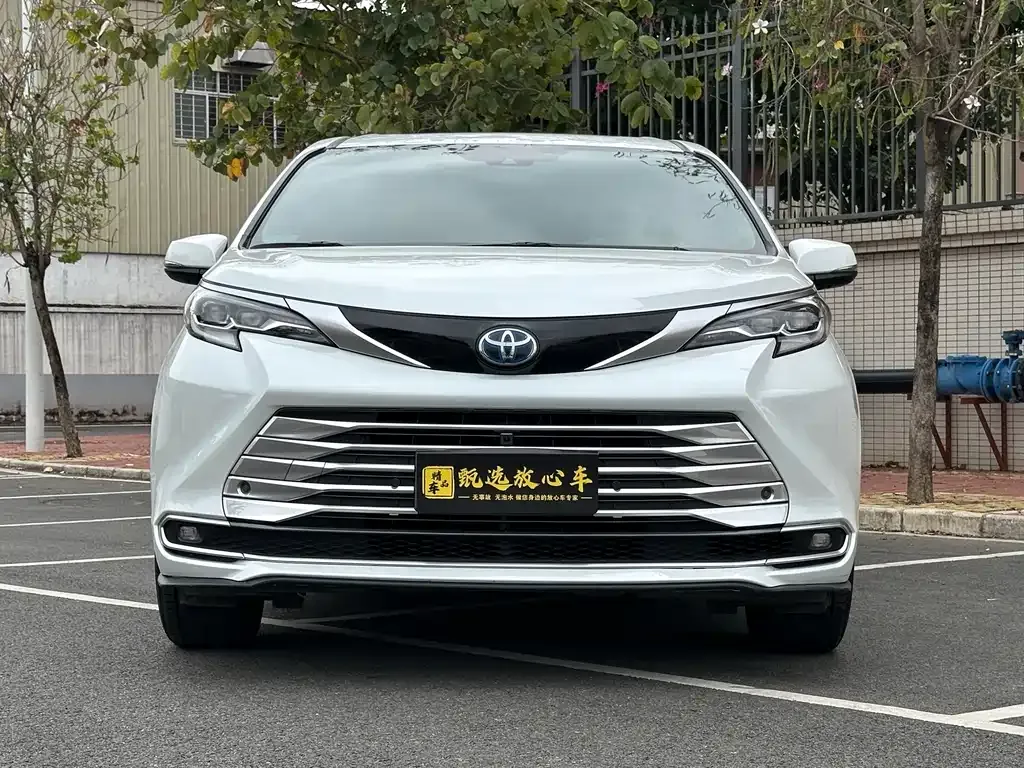 Toyota Sienna — фото 8