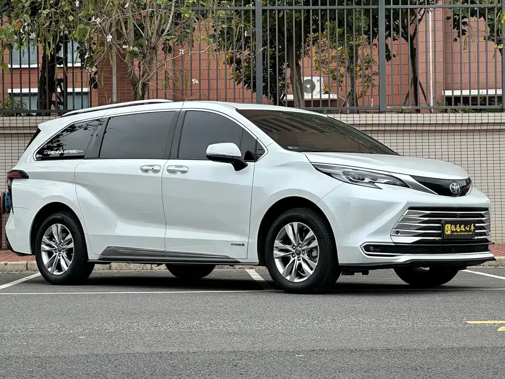 Toyota Sienna — фото 4