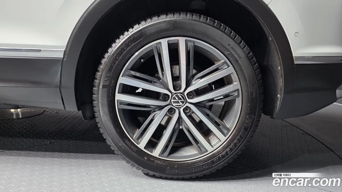Volkswagen Tiguan — фото 7