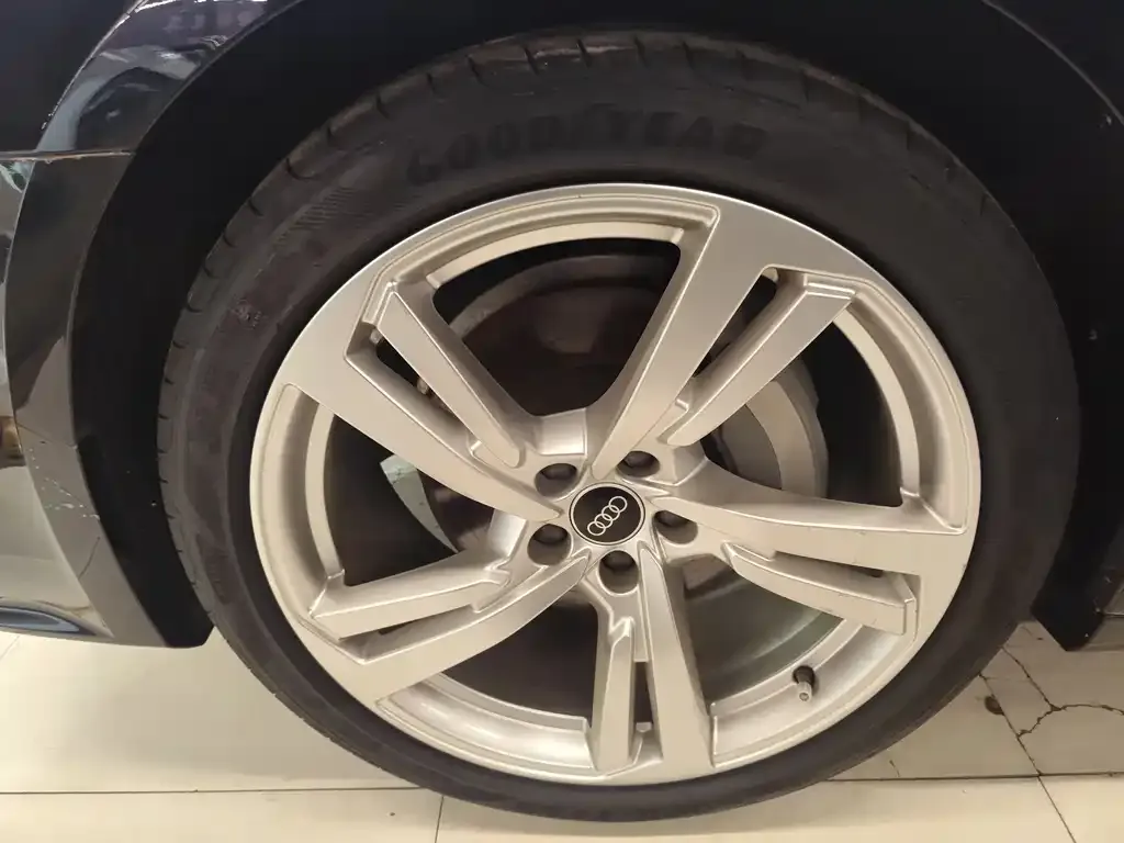 Audi A7L 2023 из CN, фото 3