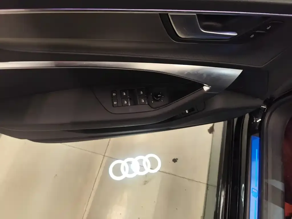 Audi A7L 2023 из CN, фото 6