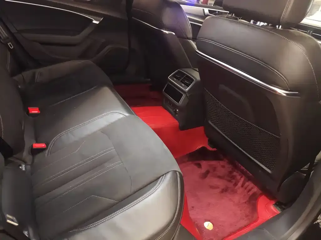 Audi A7L 2023 из CN, фото 5