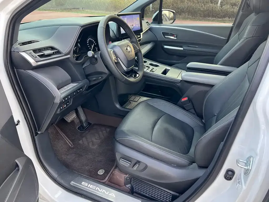 Toyota Sienna — фото 4