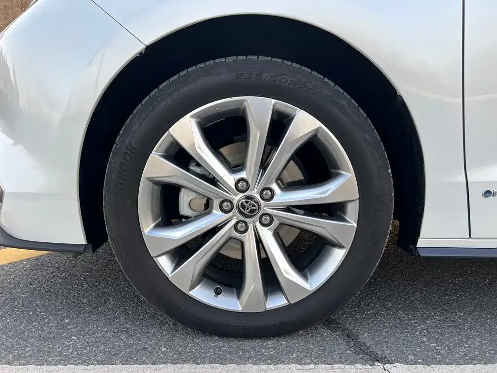 Toyota Sienna — фото 2