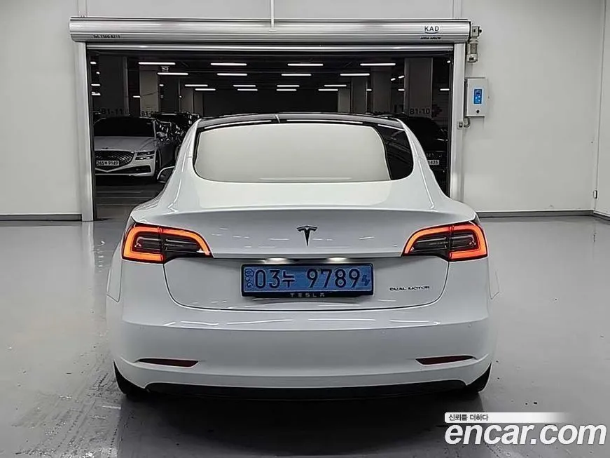Tesla Model 3 — фото 9