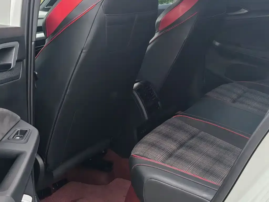 Volkswagen Golf GTI — фото 4