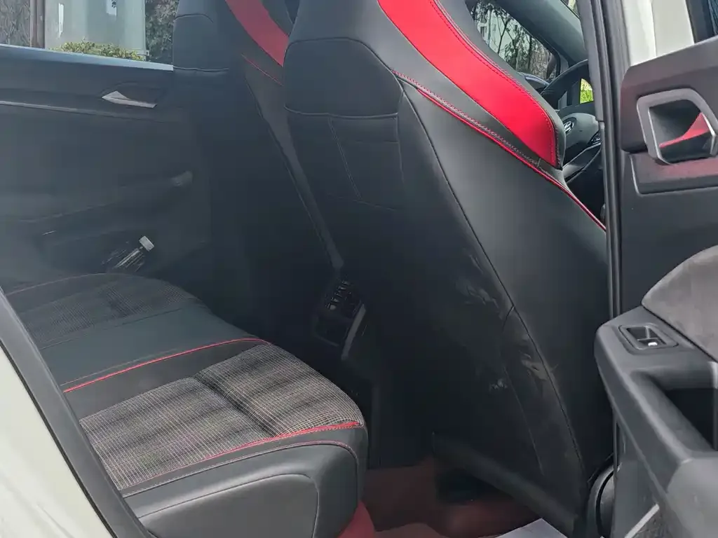 Volkswagen Golf GTI — фото 2
