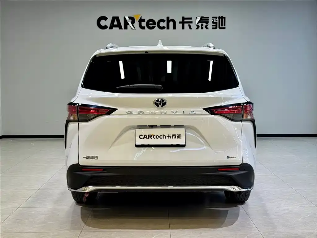Toyota Granvia 2024 из CN, фото 3