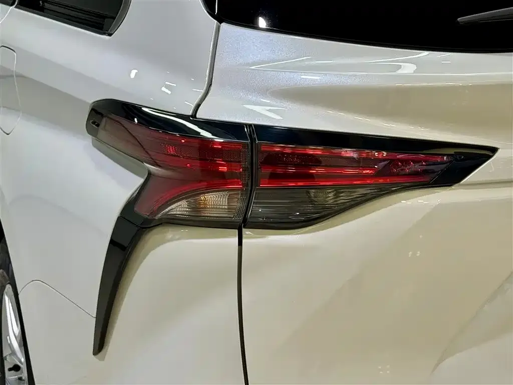 Toyota Granvia 2024 из CN, фото 4