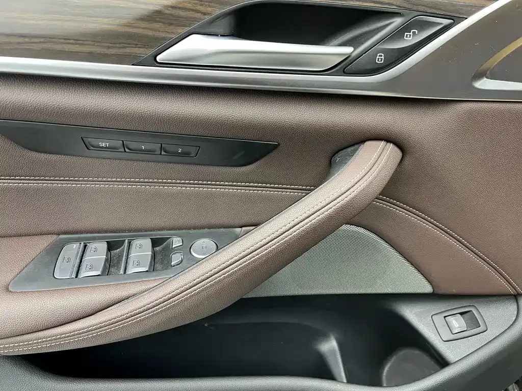 BMW 5 Series — фото 5