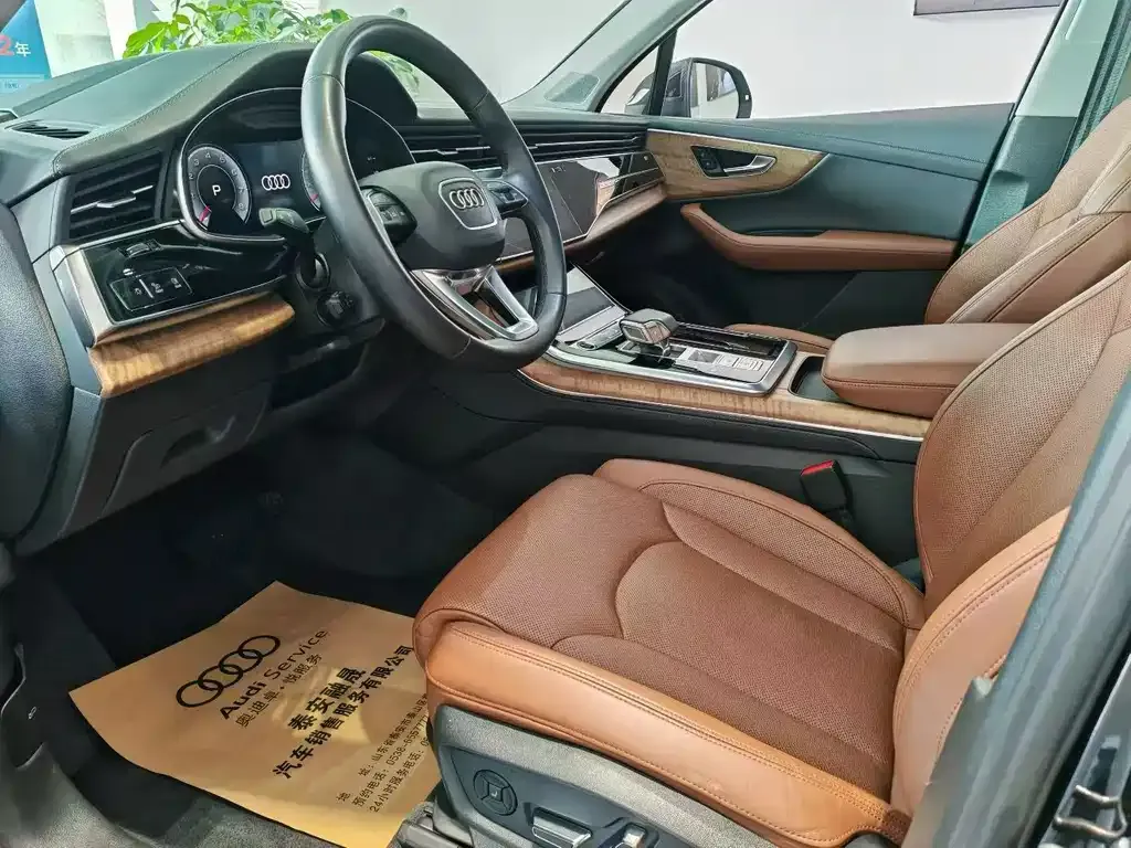 Audi Q7 2023 из CN, фото 9