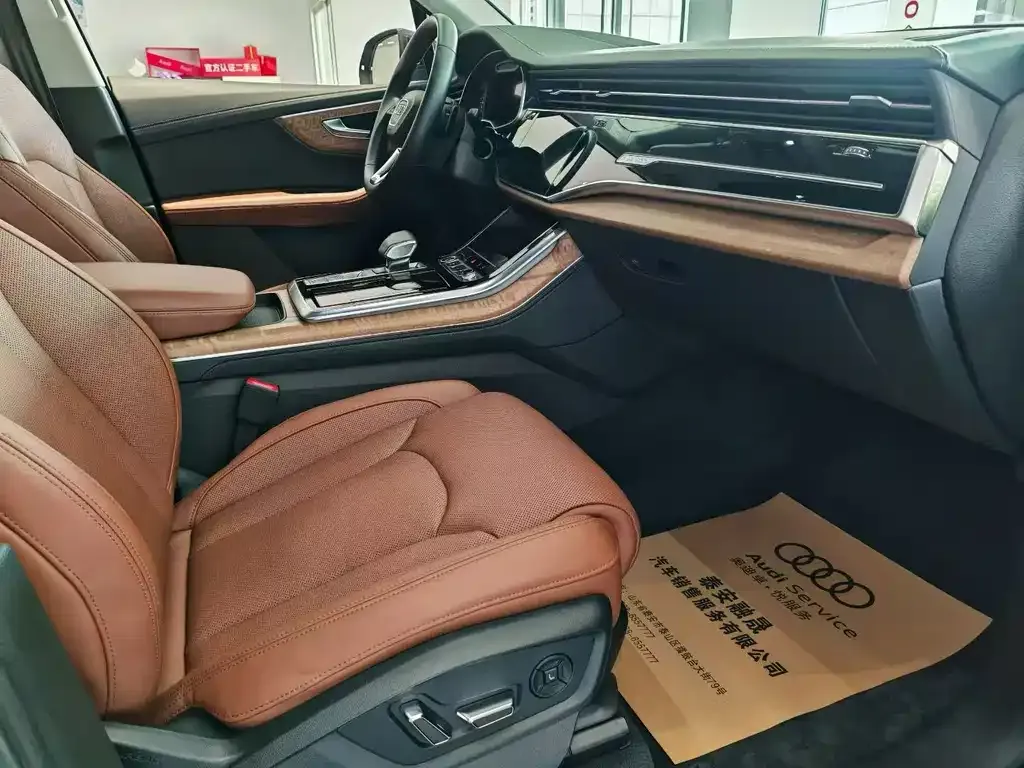 Audi Q7 2023 из CN, фото 6