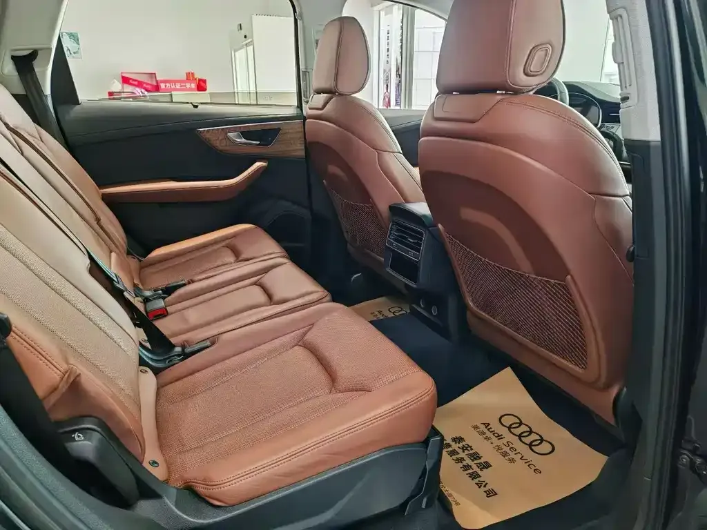Audi Q7 2023 из CN, фото 7