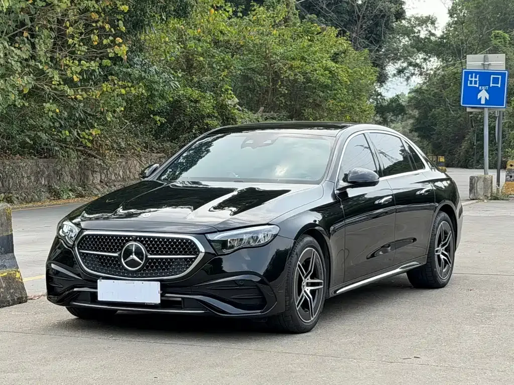 Mercedes-Benz E-Class — фото 1