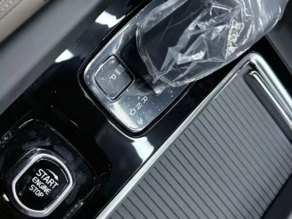 Volvo XC60 — фото 10