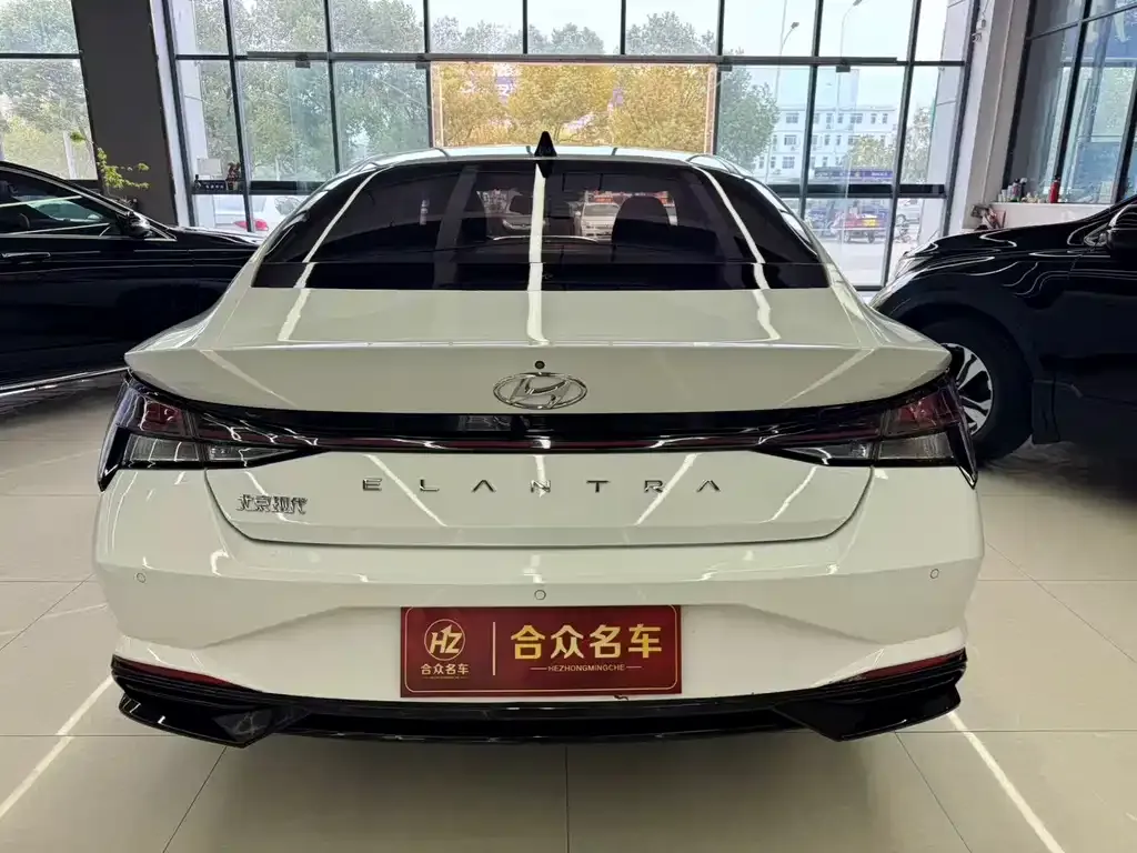 Hyundai Elantra — фото 3