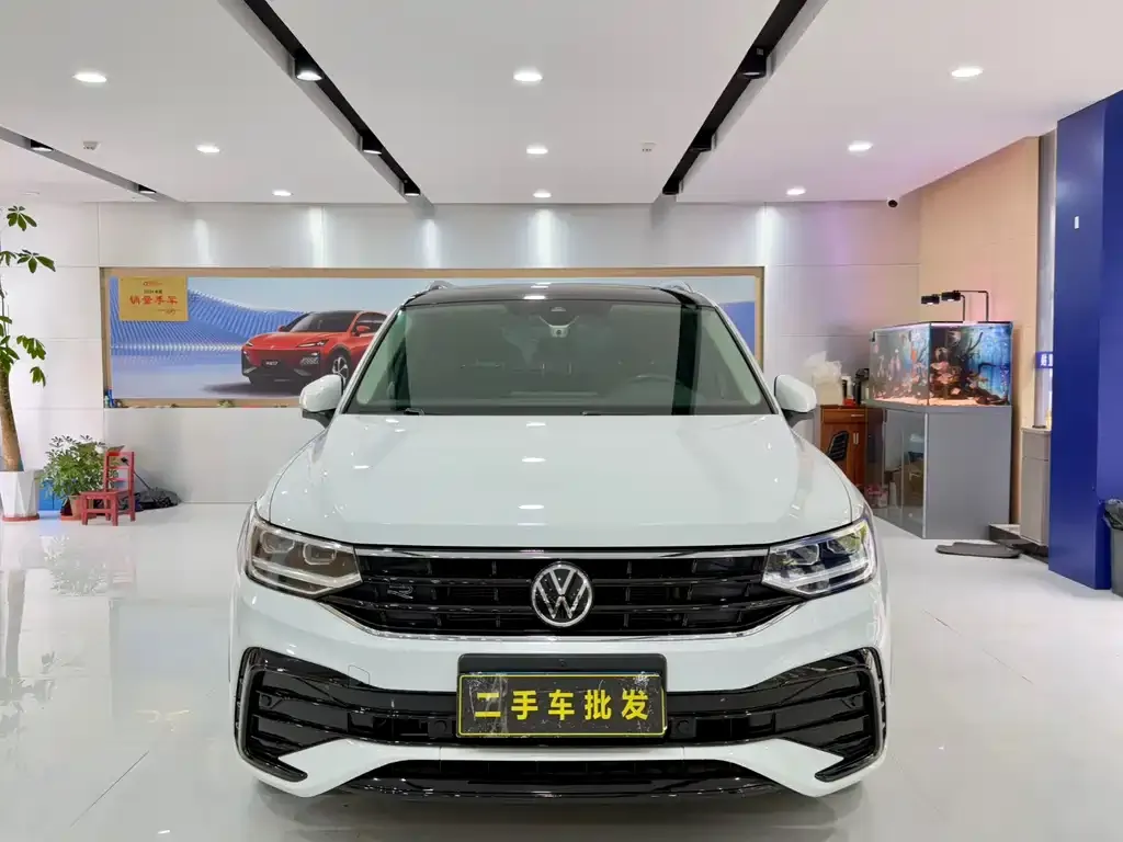Volkswagen Tiguan L — фото 3