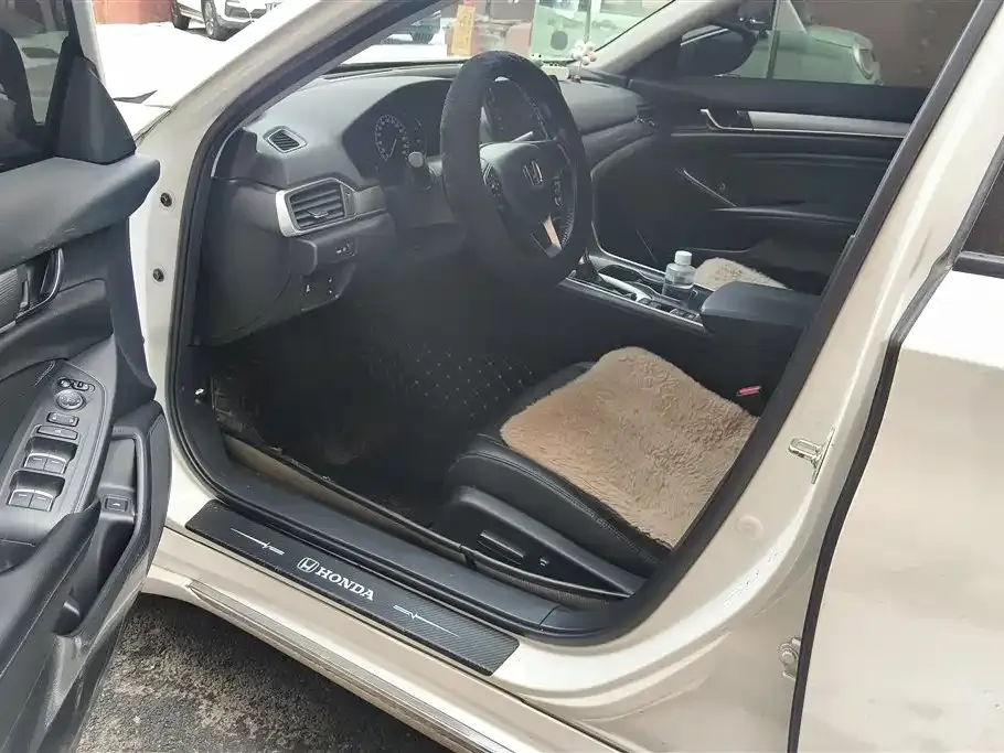Honda Accord — фото 10
