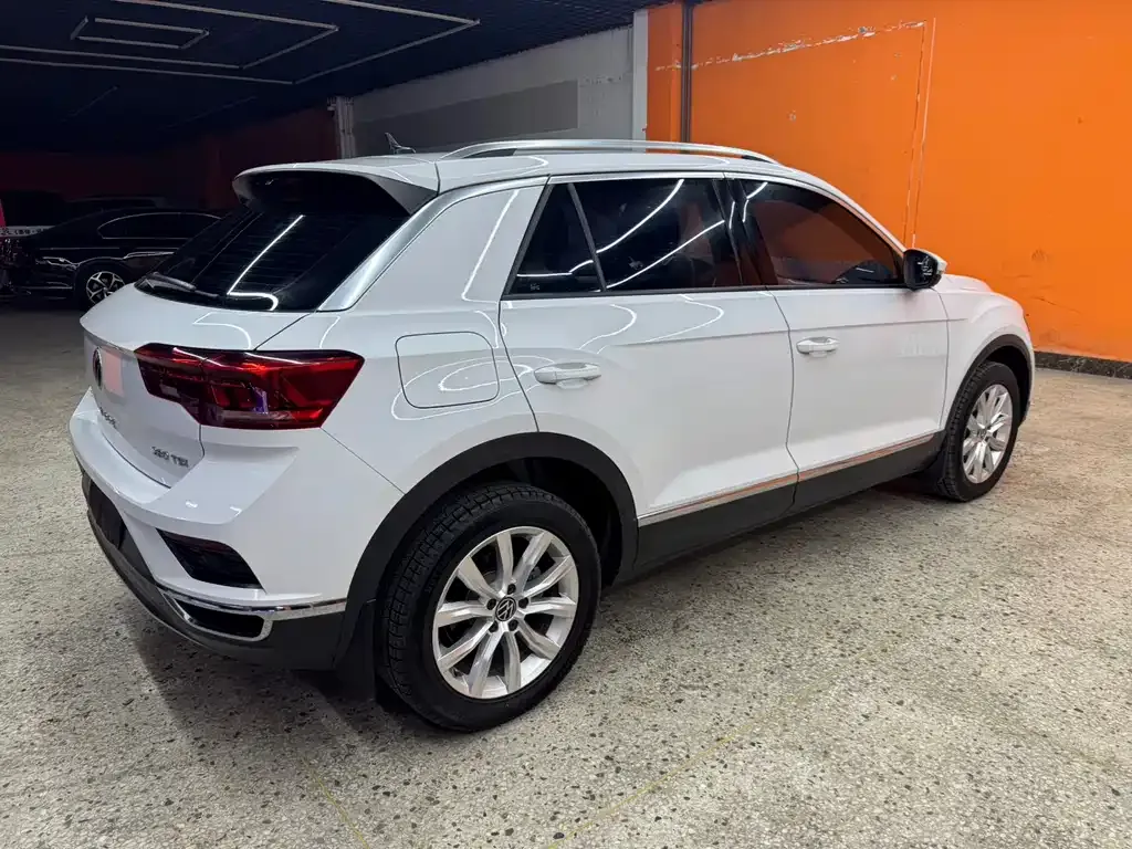 Volkswagen T-Roc — фото 10