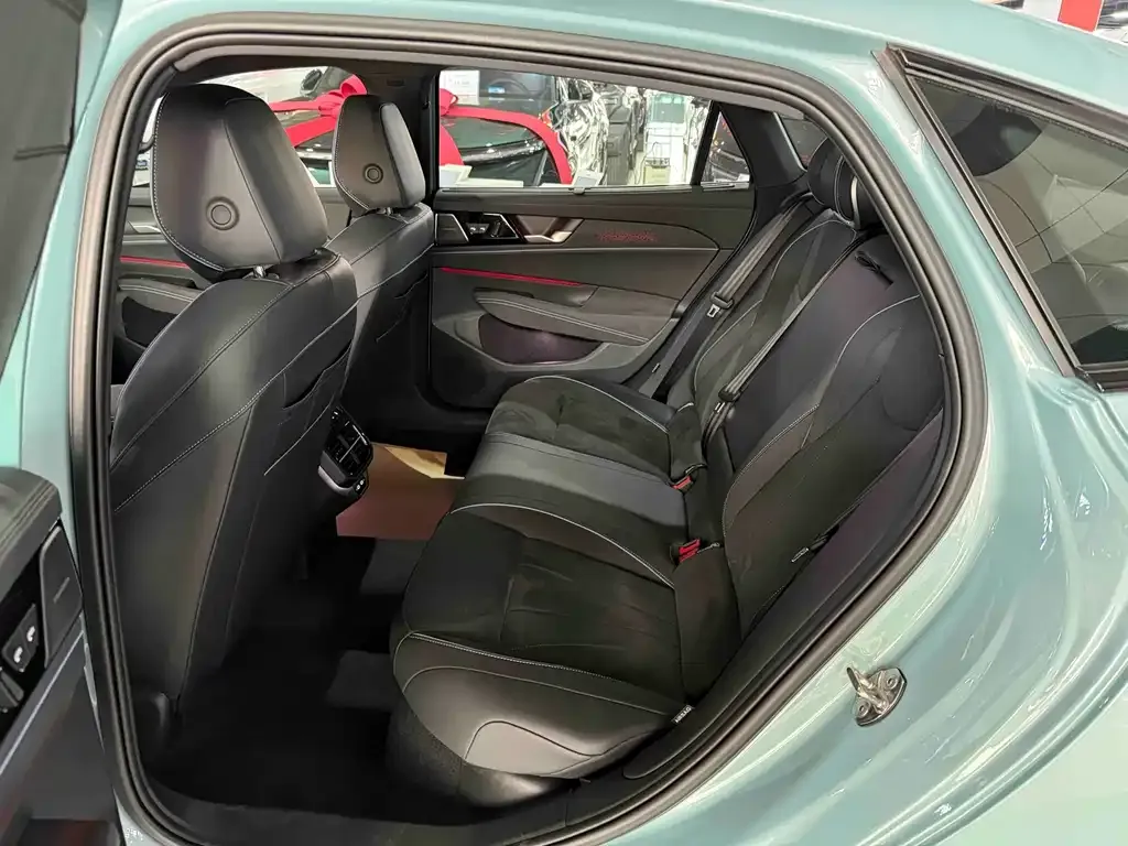 Volkswagen Passat 2024 из CN, фото 5