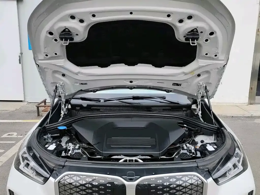 BMW iX1 2025 из CN, фото 7