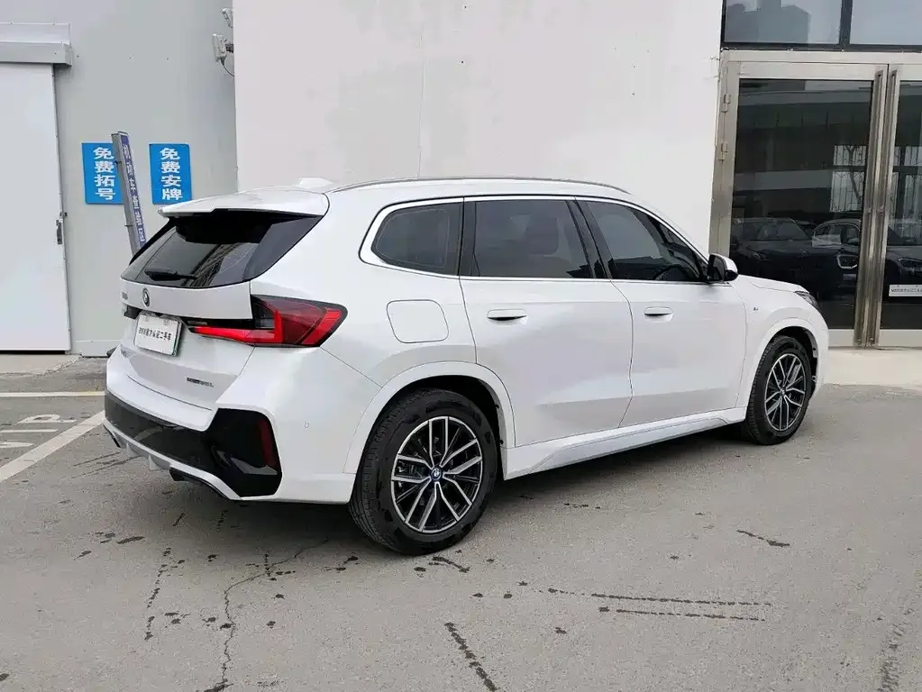 BMW iX1 2025 из CN, фото 6