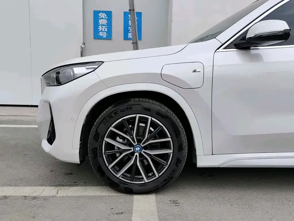 BMW iX1 2025 из CN, фото 2