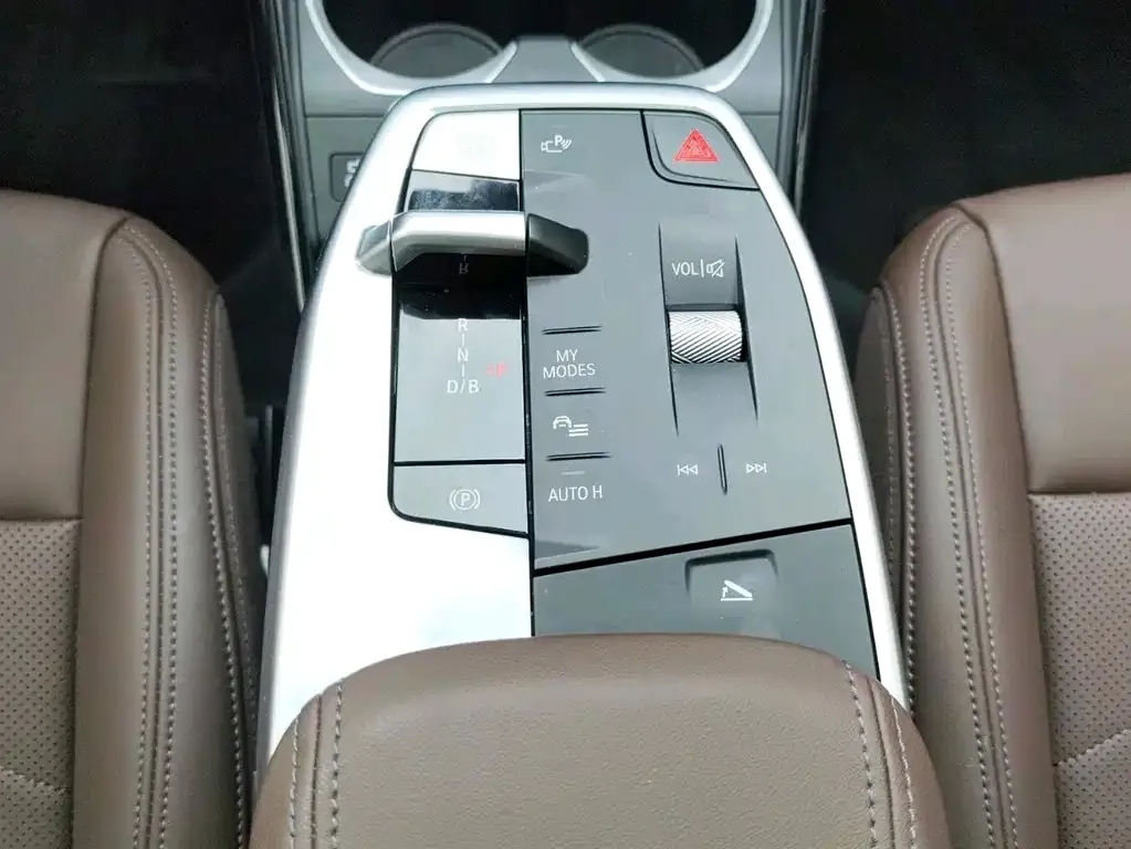 BMW iX1 2025 из CN, фото 8