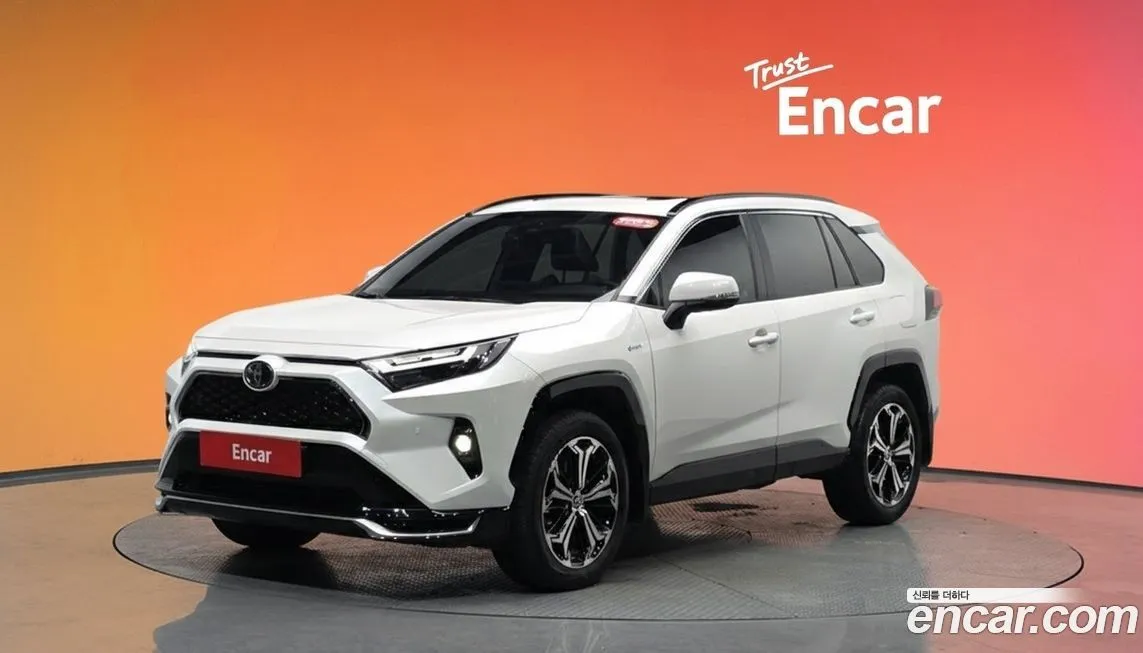 Toyota RAV4 — фото 1