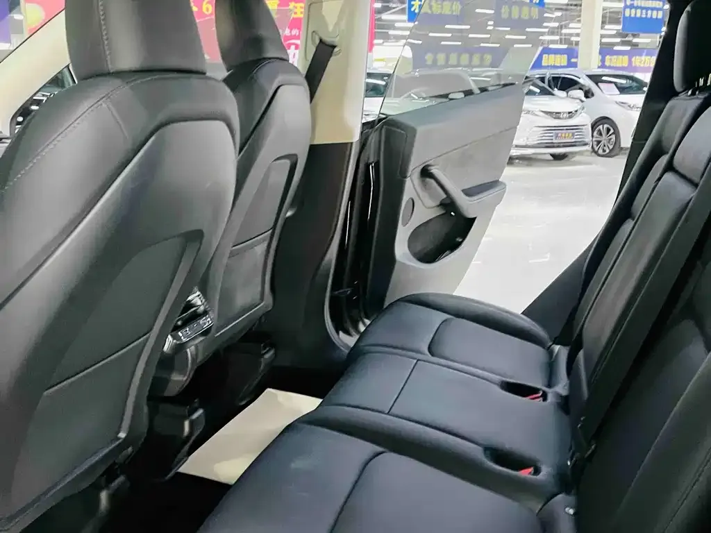 Tesla Model Y 2024 из CN, фото 8