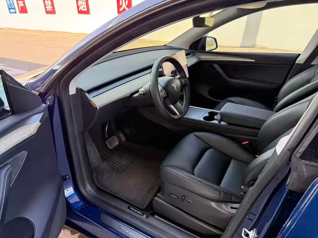 Tesla Model Y — фото 8