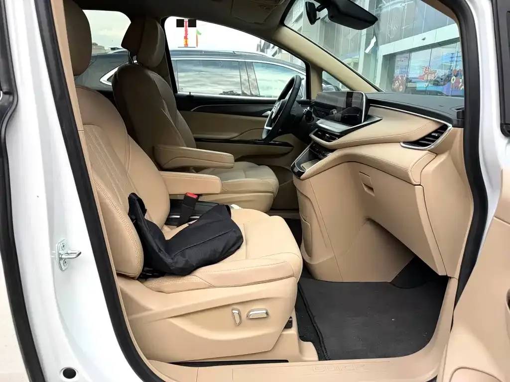 Buick GL8 Hybrid — фото 3