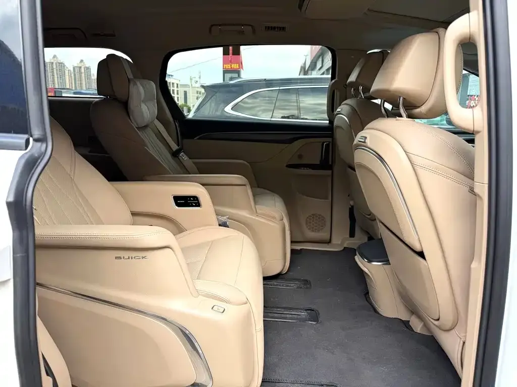 Buick GL8 Hybrid — фото 10