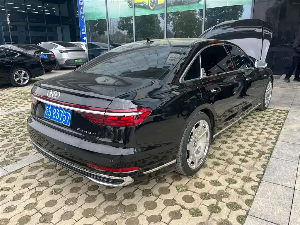 Audi A8 — фото 6