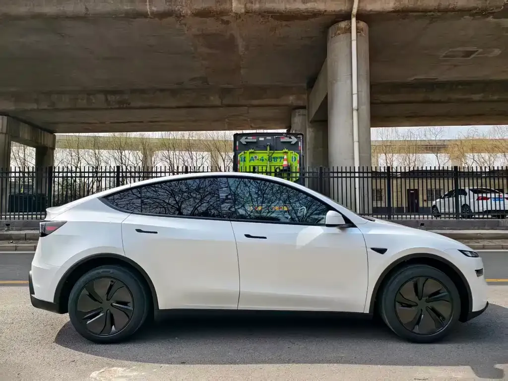 Tesla Model Y 2026 из CN, фото 2