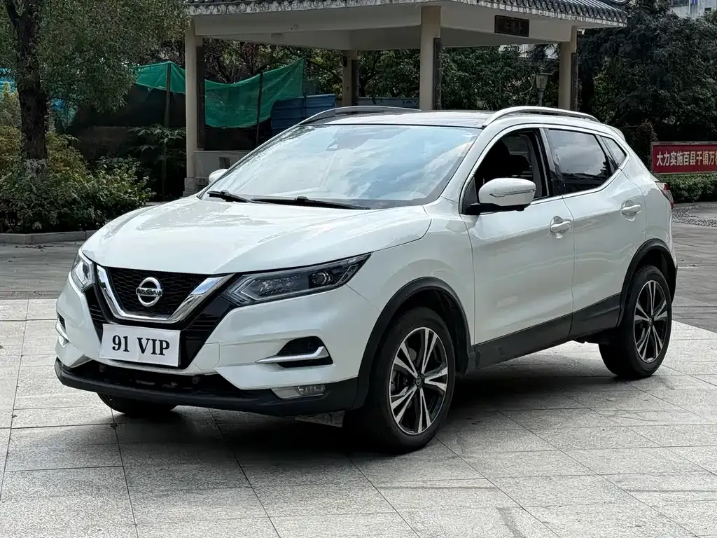 Nissan Qashqai — фото 1