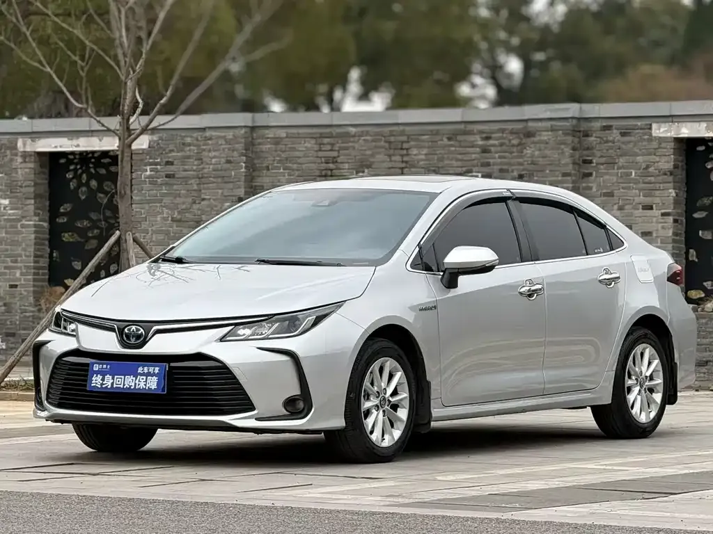 Toyota Corolla — фото 1