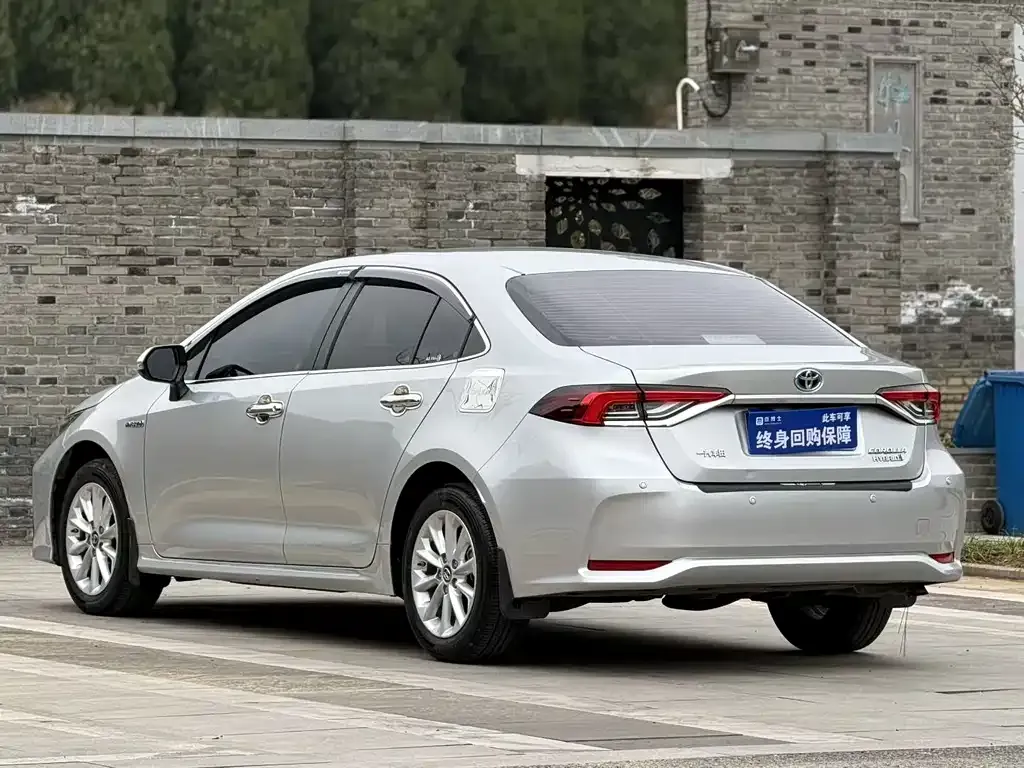 Toyota Corolla — фото 3
