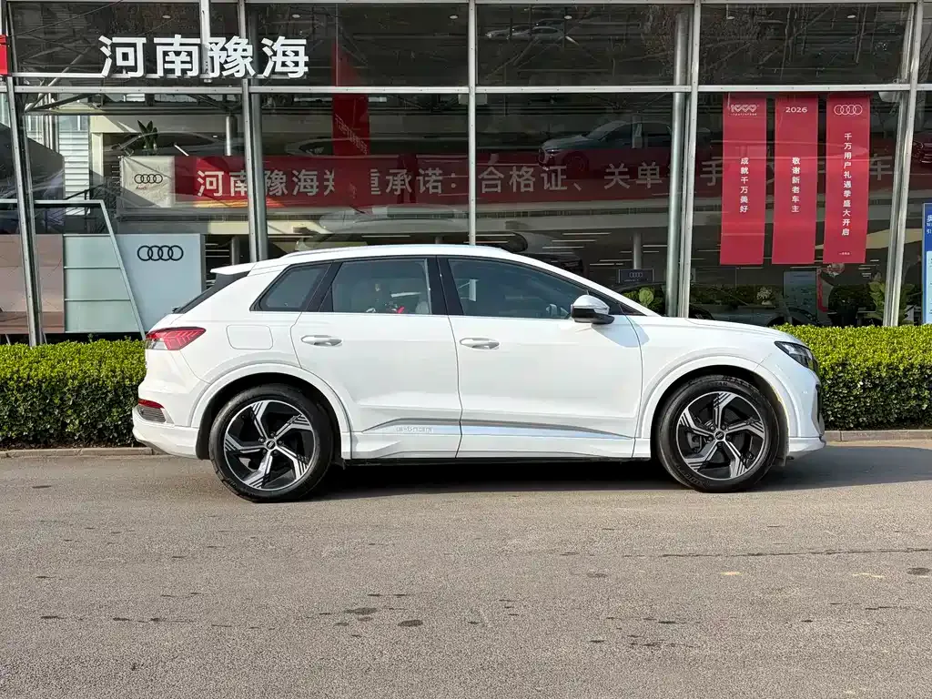 Audi Q4 e-tron — фото 8