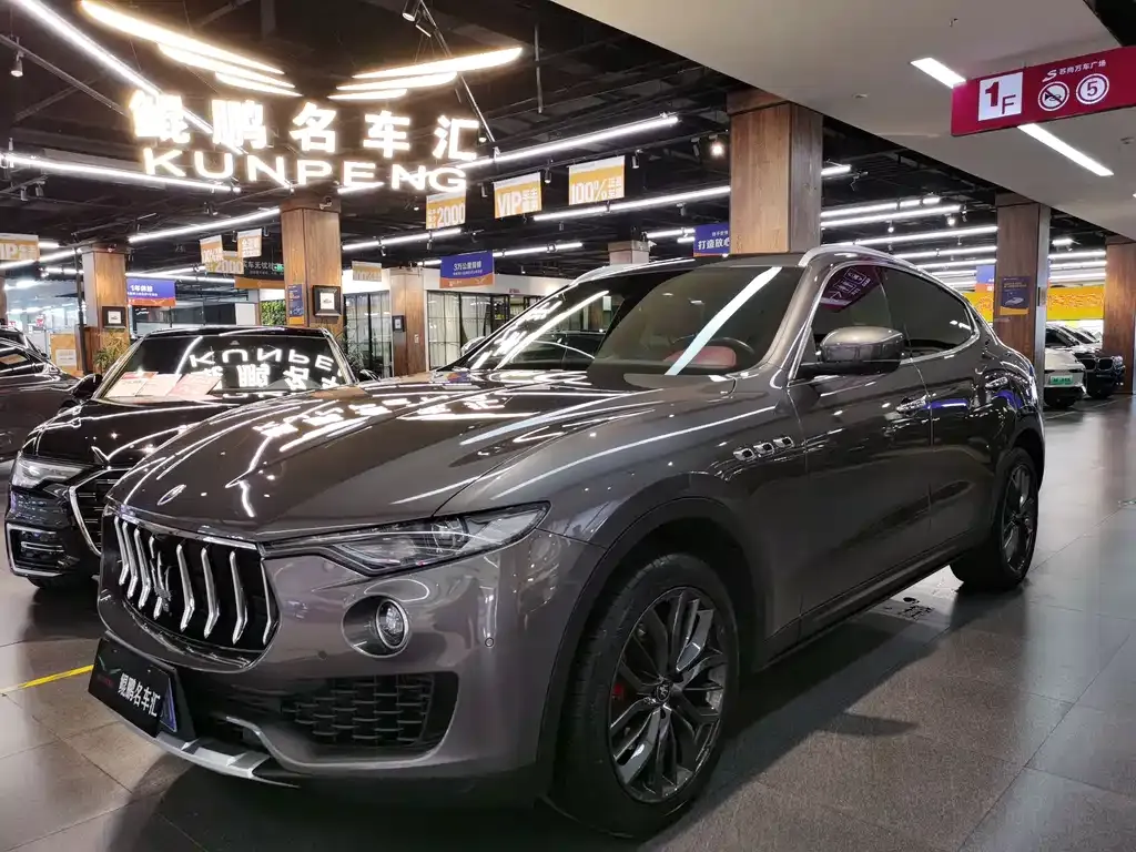 Maserati Levante — фото 1