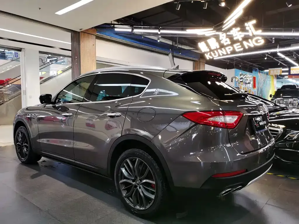 Maserati Levante — фото 4