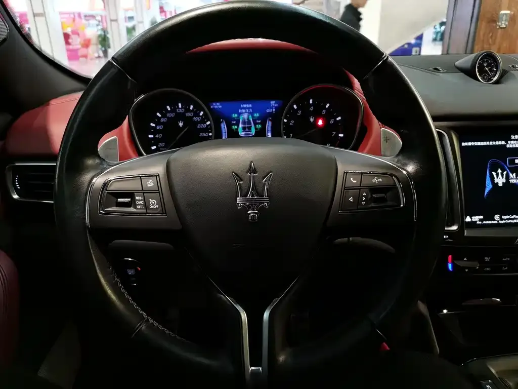 Maserati Levante — фото 5