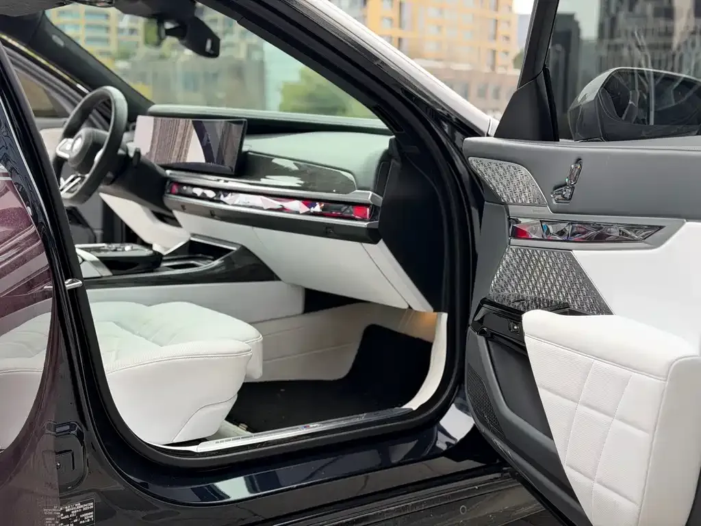 BMW i7 2024 из CN, фото 10