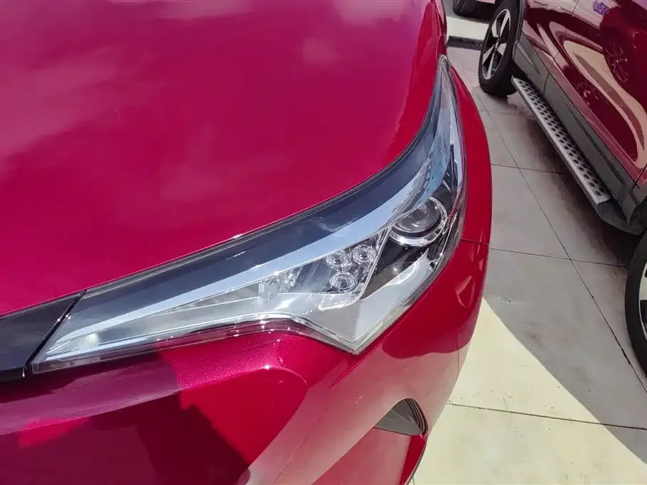 Toyota C-HR — фото 2