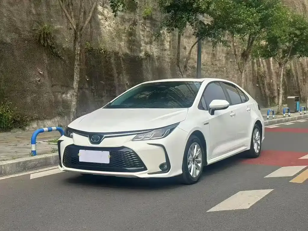 Toyota Corolla — фото 1