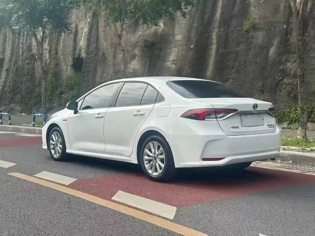 Toyota Corolla — фото 9