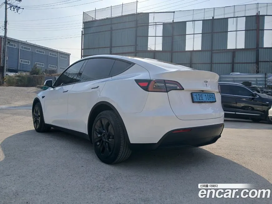 Tesla Model Y — фото 2